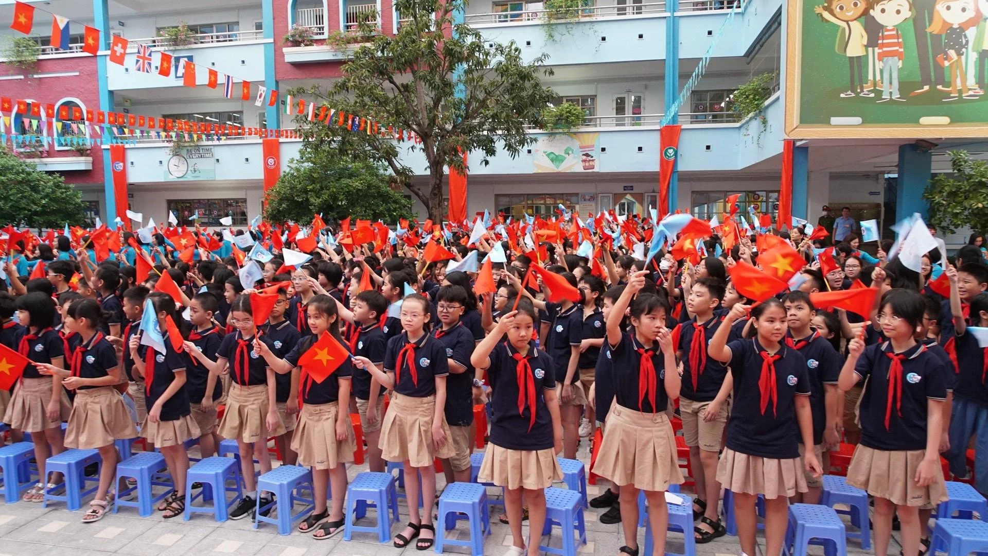 Sáng nay (5/9) học sinh cả nước tưng bừng khai giảng năm học mới ảnh 50