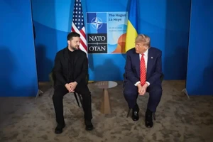 Mỹ rút khỏi Ukraine, trao ấn kiếm cho Nga