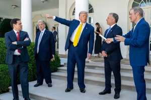 Ông Trump: Ukraine không thể thắng nếu chỉ phòng thủ 