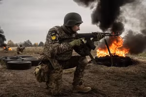 13 sĩ quan chỉ huy một binh sĩ