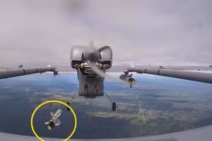 Choáng váng trước UAV biết rình mồi