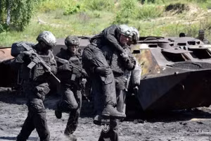 Ukraine có thể mất 100.000 quân nếu cố giữ Sloviansk-Kramatorsk