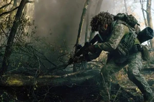 Iskander san phẳng điểm tập kết hàng trăm lính thủy đánh bộ