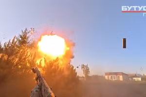 Binh sĩ Ukraine bắn trượt, UAV vẫn nổ tung