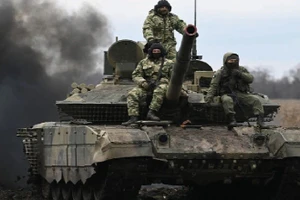 Đòn tấn công ồ ạt trên nhiều mặt trận