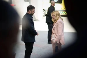 Các nước EU bắt đầu cắt viện trợ