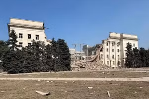 Không quân Nga đánh sập tòa hành chính Kherson