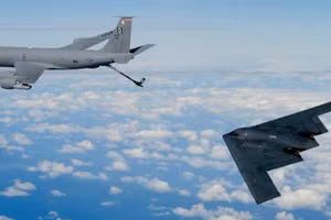 Mỹ ráo riết chuẩn bị, chiến dịch không kích Iran sắp bắt đầu?