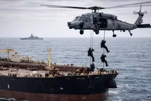 Mỹ bắt tàu dầu, Nga sẽ bắt tàu chở vũ khí cho Ukraine