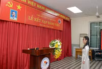 Học sinh lớp 12 xúc động đọc lời thề ngày kết nạp Đảng