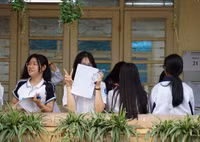 Thí sinh Hà Nội hào hứng bước vào kỳ thi tuyển sinh lớp 10