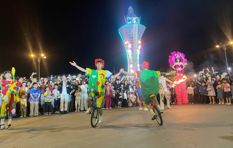 Carnaval đường phố lần đầu tiên được tổ chức trong khuôn khổ Lễ hội Hoa Ban năm 2026.