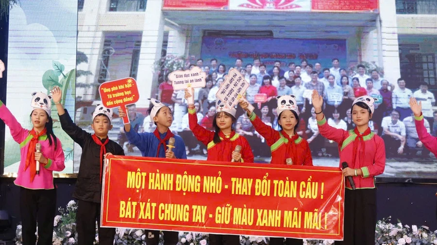 Học sinh huyện Bát Xát tham gia Diễn đàn “Lắng nghe trẻ em nói về Biến đổi khí hậu và bảo vệ môi trường”.