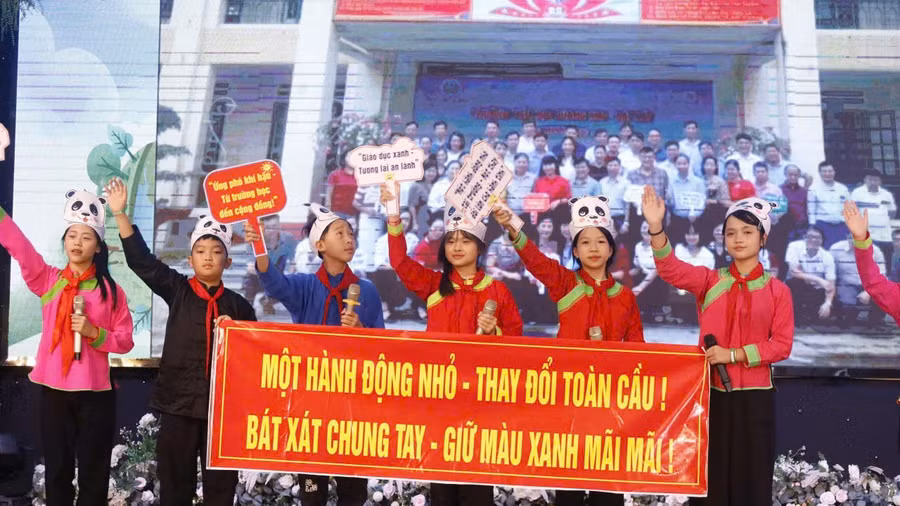 Học sinh huyện Bát Xát tham gia Diễn đàn “Lắng nghe trẻ em nói về Biến đổi khí hậu và bảo vệ môi trường”.
