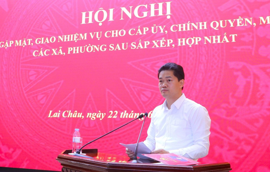 Ông Vũ Mạnh Hà - Phó Bí thư Thường trực Tỉnh ủy Lai Châu phát biểu giao nhiệm vụ. lai-chau-1.jpg
