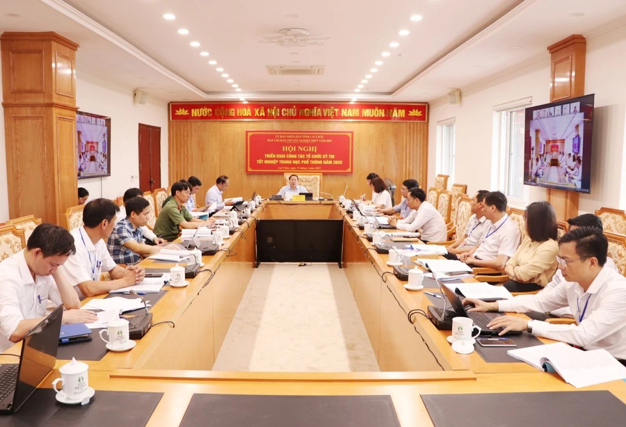 Hội nghị triển khai công tác tổ chức Kỳ thi tốt nghiệp THPT năm 2025 tỉnh Lai Châu được tổ chức trực tiếp và trực tuyến.
