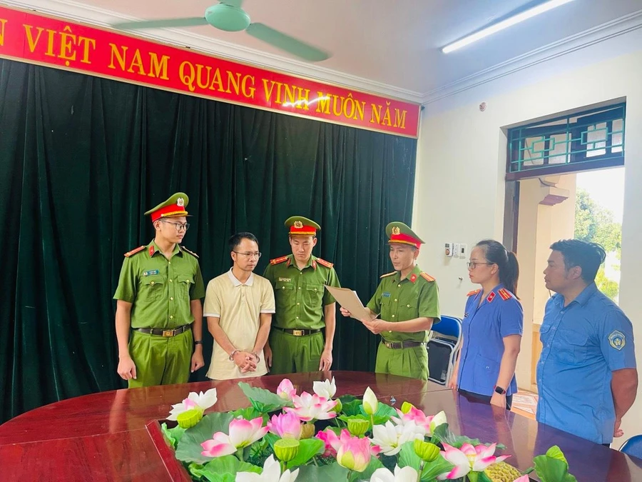 Công an tỉnh Lai Châu quyết định khởi tố bị can, lệnh bắt bị can để tạm giam đối với Lê Văn Duẩn.