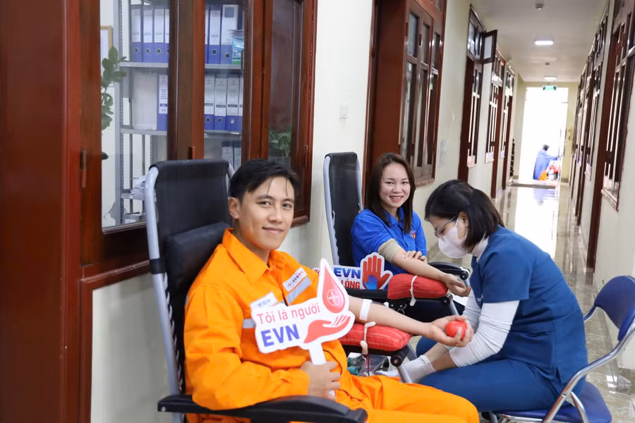 Hơn 100 đơn vị máu được hiến tặng chương trình Tuần lễ hồng EVN lần thứ XI do Công ty Điện lực Điện Biên tổ chức.