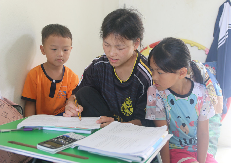 Tráng Thị Sâu tranh thủ thời gian ôn tập trước khi bước vào Kỳ thi tốt nghiệp THPT. nuoi-uoc-mo-1.jpg