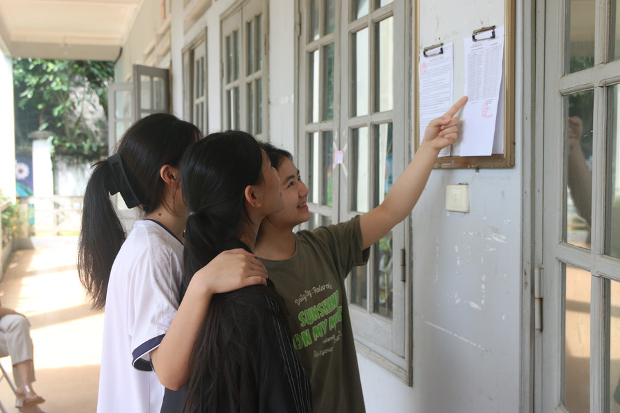 Các thí sinh tại Điểm thi Trường PTDTNT THPT tỉnh Lai Châu. toan.jpg
