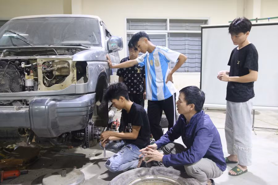 Nhiều thanh niên ở vùng cao Lai Châu chuyển hướng sang học nghề.