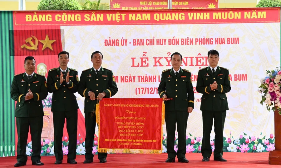 Đồn Biên phòng Hua Bum kỷ niệm 50 năm ngày thành lập.