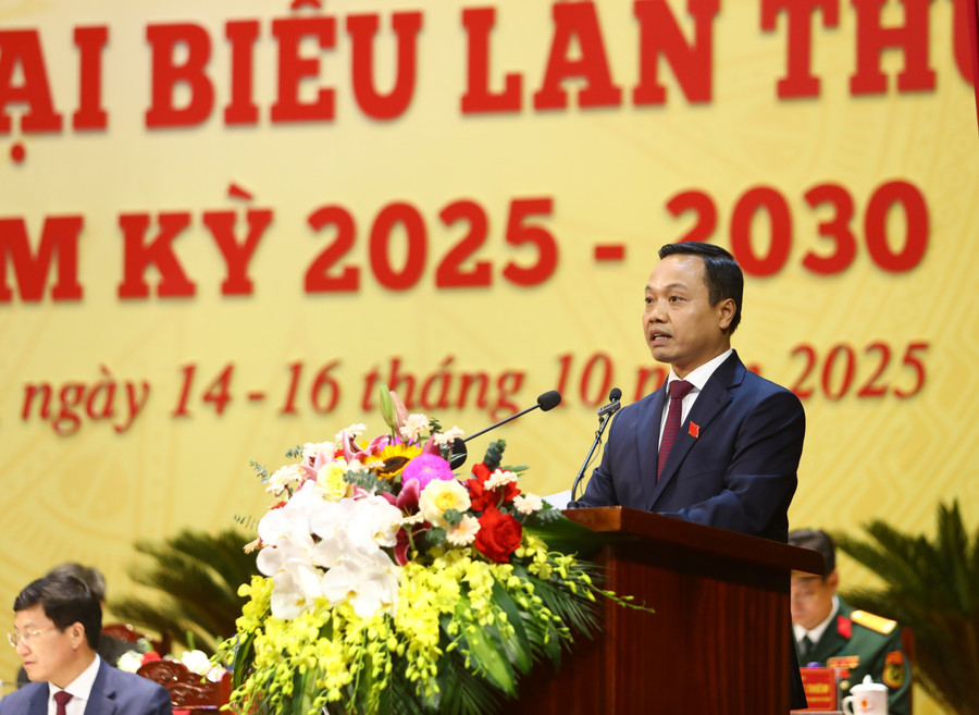 Ông Trần Tiến Dũng, Phó Bí thư Tỉnh ủy Điện Biên thông qua Báo cáo Chính trị trình Đại hội. db-3.jpg