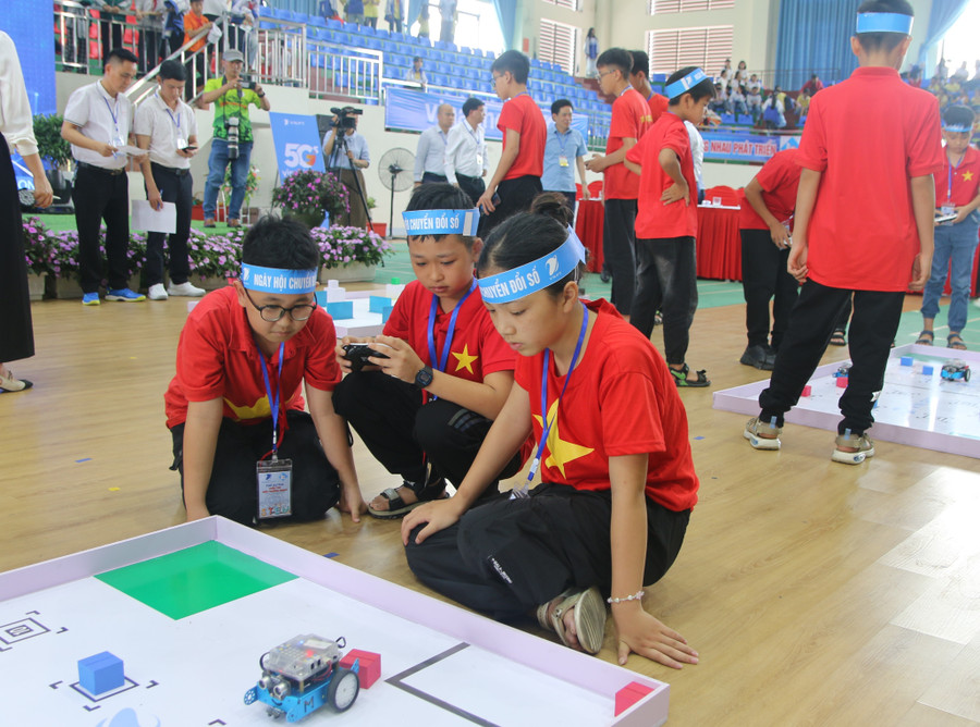 Phần thi Đấu trường Robot cho học sinh tiểu học. lc-8.jpg