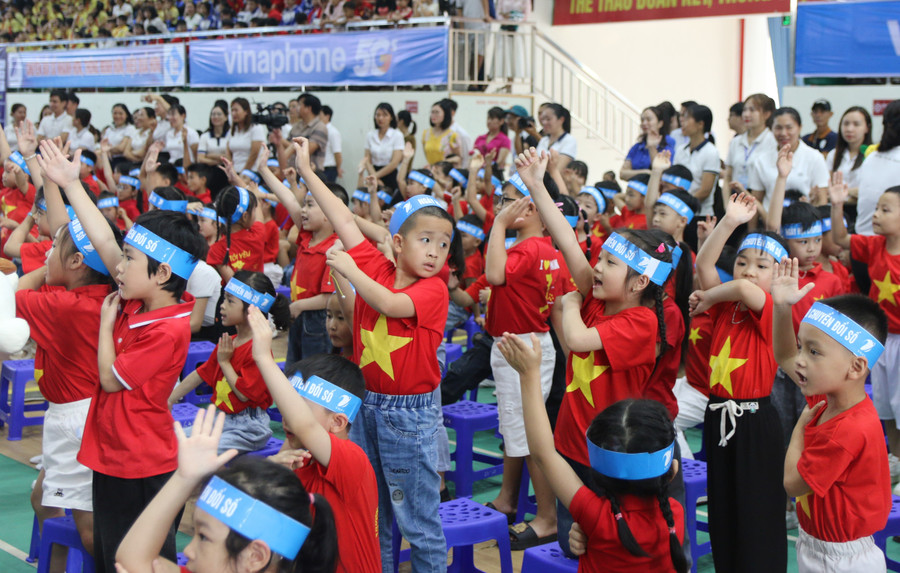 Học sinh hứng thú tham gia các hoạt động trải nghiệm tại Ngày hội. lc-6.jpg
