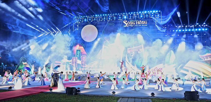 Chương trình nghệ thuật khai mạc Festival với chủ đề "nơi con Sông Hồng chảy vào đất Việt".