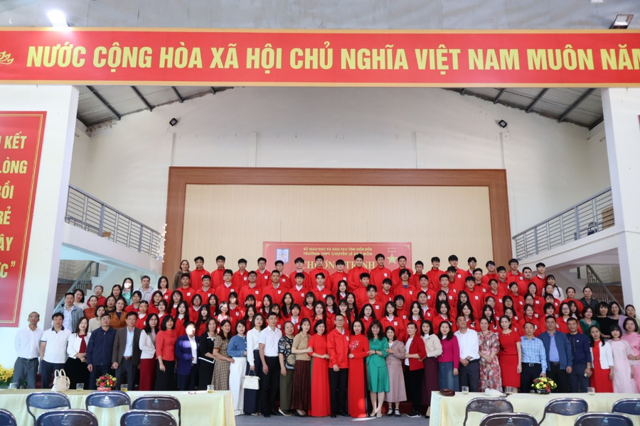 Trường THPT chuyên Lê Quý Đôn gặp mặt thành viên đội tuyển học sinh giỏi quốc gia.