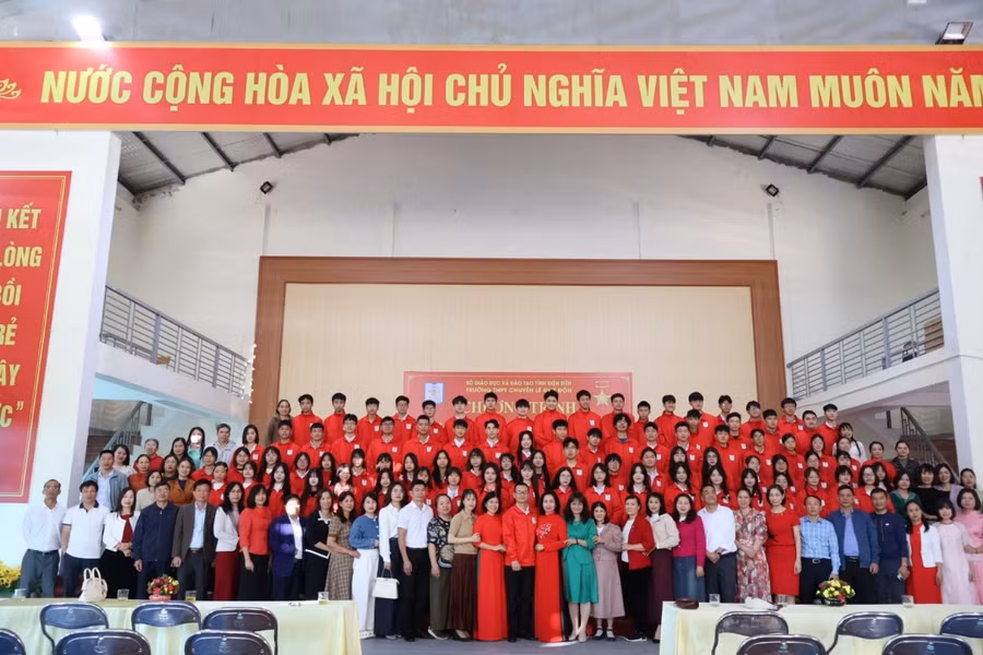 Trường THPT chuyên Lê Quý Đôn gặp mặt thành viên đội tuyển học sinh giỏi quốc gia.