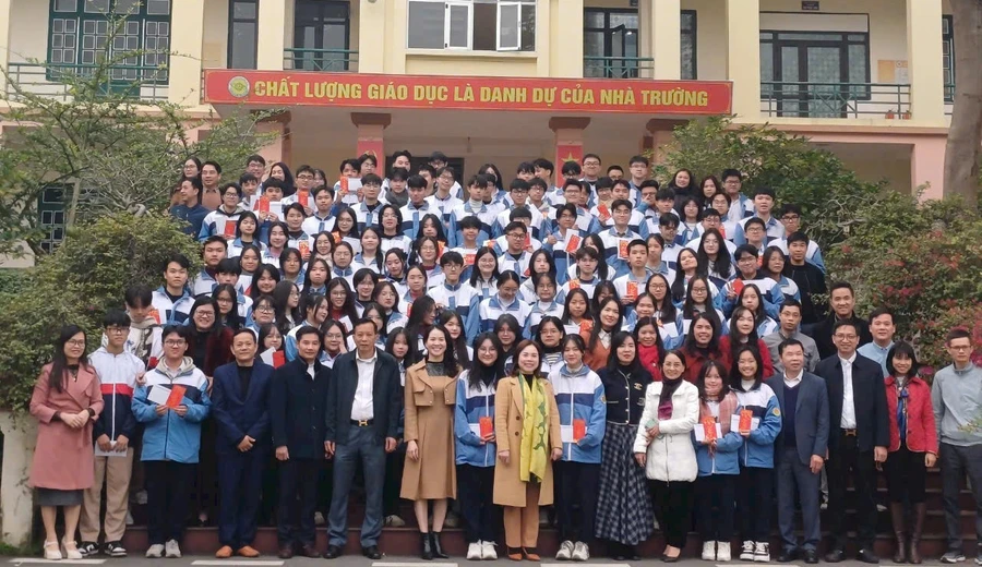 Các thí sinh của Trường THPT Chuyên Lào Cai tham gia Kỳ thi chọn học sinh giỏi quốc gia THPT năm học 2024 – 2025.