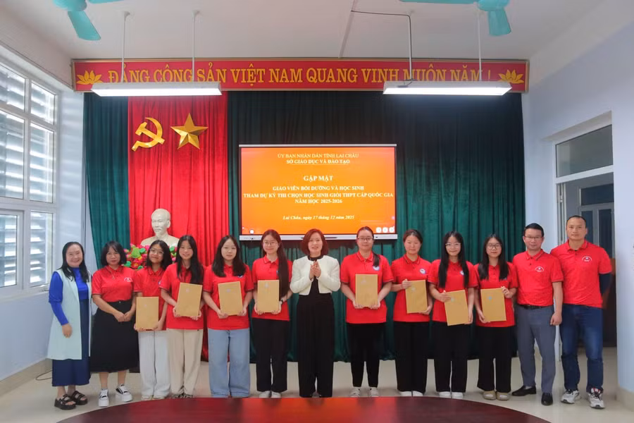 Đội tuyển học sinh giỏi quốc gia môn Lịch sử.