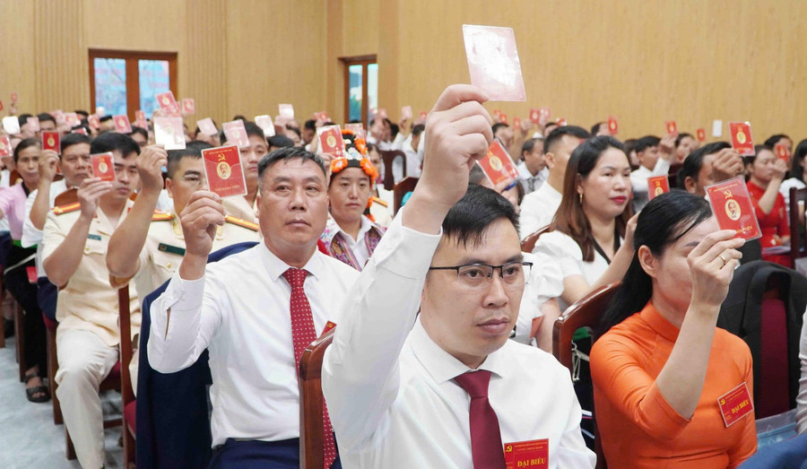 Các đại biểu biểu quyết với các mục tiêu trong Nghị quyết Đại hội. le-loi-2.jpg