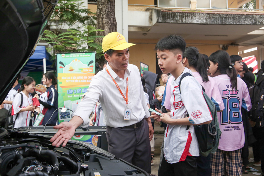 Giới thiệu về cấu tạo, máy móc xe ô tô cho học sinh. 290c5843.jpg