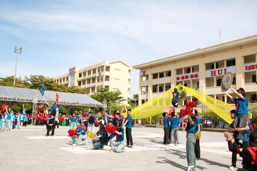 Bùng nổ trong phần thi Flashmob. 290c7853.jpg