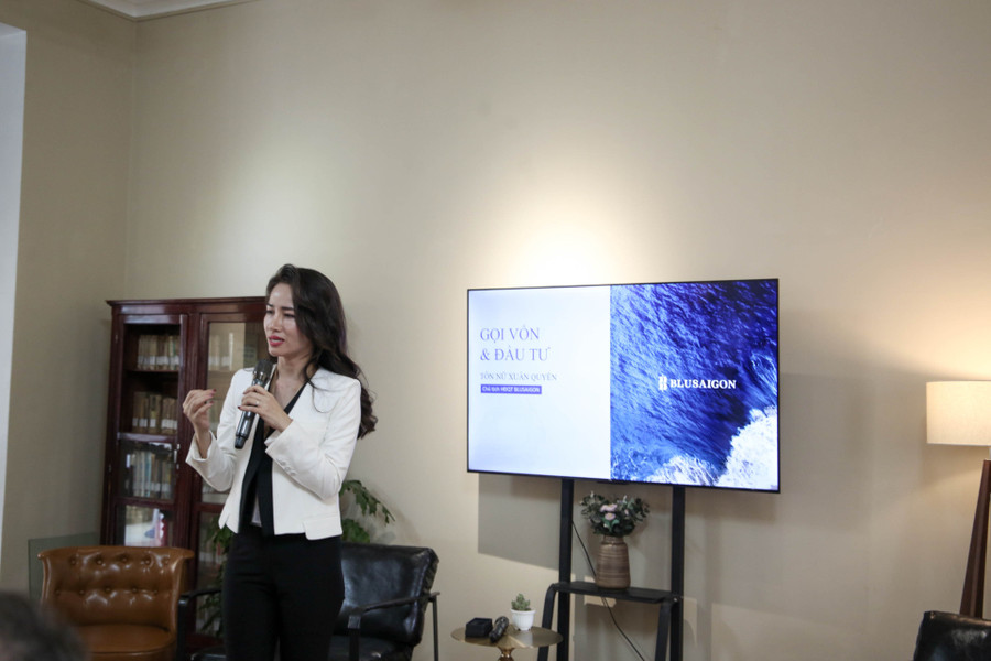 Bà Tôn Nữ Xuân Quyên, dùng chính ví dụ của mình, để kêu gọi doanh nhân Huế một tinh thần “vươn ra biển lớn”, có khát vọng để đưa những sản phẩm rất có giá trị văn hóa cao của Huế ra với châu lục. 290c5821.jpg