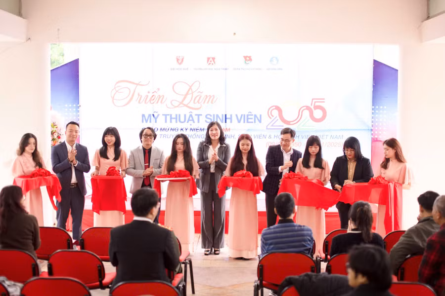 Khai mạc Triển lãm mỹ thuật sinh viên năm 2025.