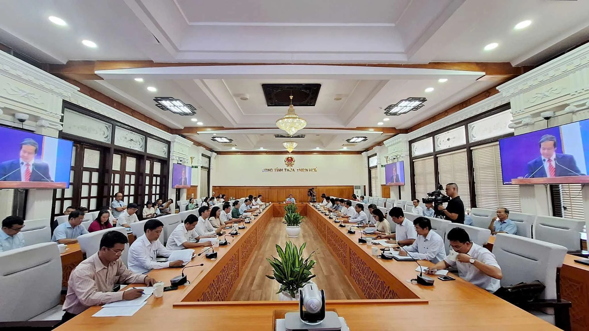 dai-bieu-Hue.jpg