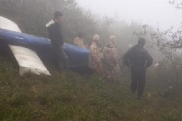 Phần đuôi chiếc trực thăng chở Tổng thống Iran sau khi gặp nạn.