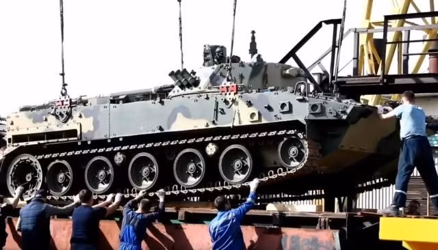 Tiếp nhận lô thiết giáp BMP-3 và BMD-4M 'nâng cấp đặc biệt'
