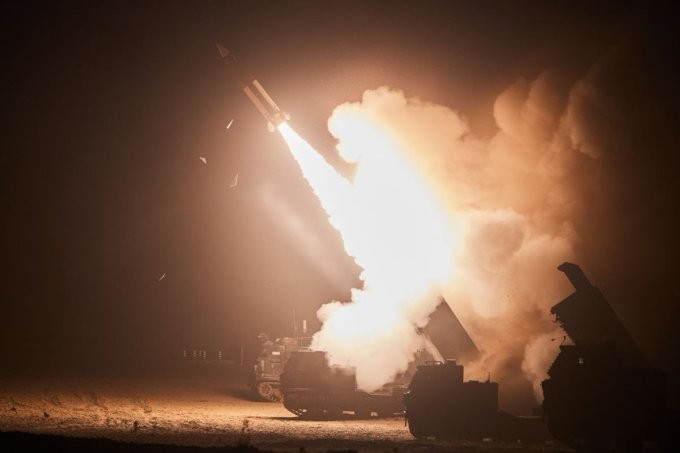 Chuyên gia cho biết Ukraine nhận hậu quả gì nếu dùng ATACMS tấn công cầu Crimea
