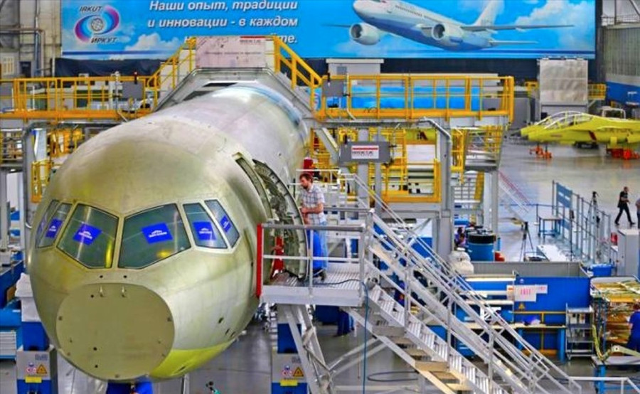 Các dự án chế tạo máy bay chở khách nội địa của Nga đang gặp nhiều khó khăn. Các dự án chế tạo máy bay chở khách nội địa của Nga đang gặp nhiều khó khăn.