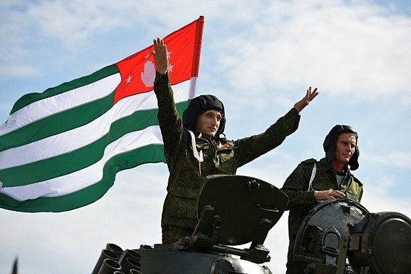 Gruzia không chấp nhận việc Abkhazia và Nam Ossetia trở thành quốc gia độc lập. Gruzia không chấp nhận việc Abkhazia và Nam Ossetia trở thành quốc gia độc lập.