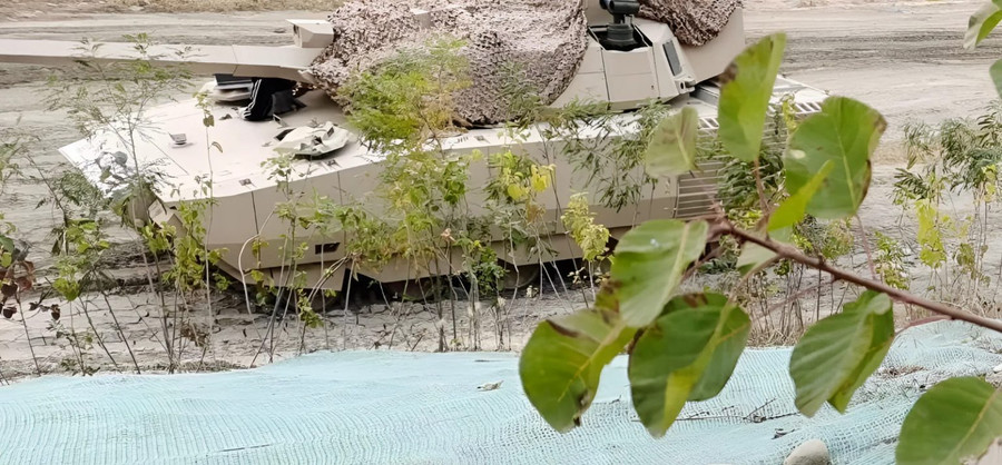 Còn nhiều điều bí ẩn về xe tăng mới của Trung Quốc.