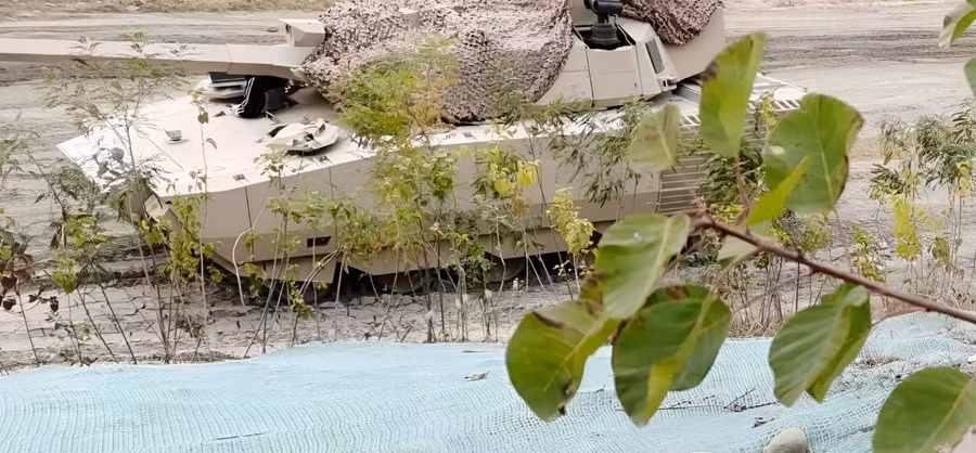 Còn nhiều điều bí ẩn về xe tăng mới của Trung Quốc.