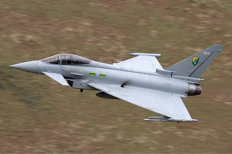 Tiêm kích Eurofighter Typhoon đã thể hiện hiệu quả cao trong tác chiến cự ly gần. Tiêm kích Eurofighter Typhoon đã thể hiện hiệu quả cao trong tác chiến cự ly gần.