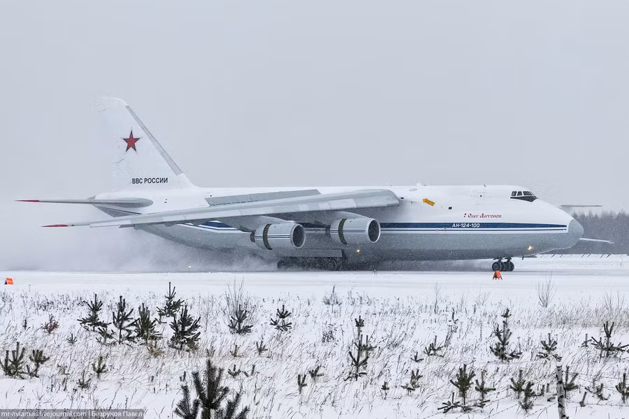 Biên đội An-124 Ruslan của Không quân Nga đã thực hiện cuộc diễn tập trên quy mô lớn.