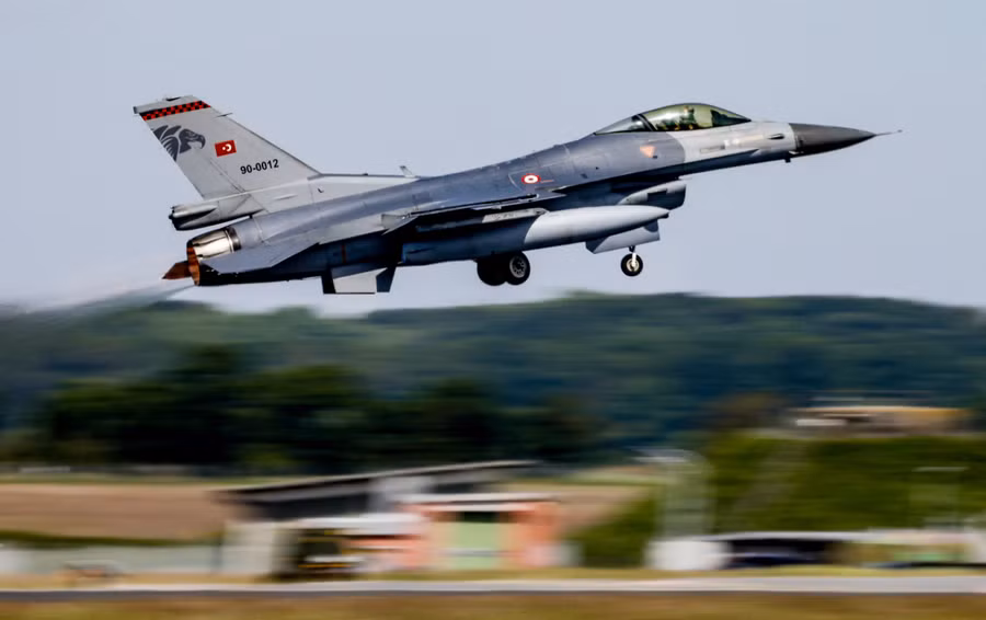 Không có F-35, F-16 hay Typhoon, Thổ Nhĩ Kỳ buộc phải xem xét JF-17